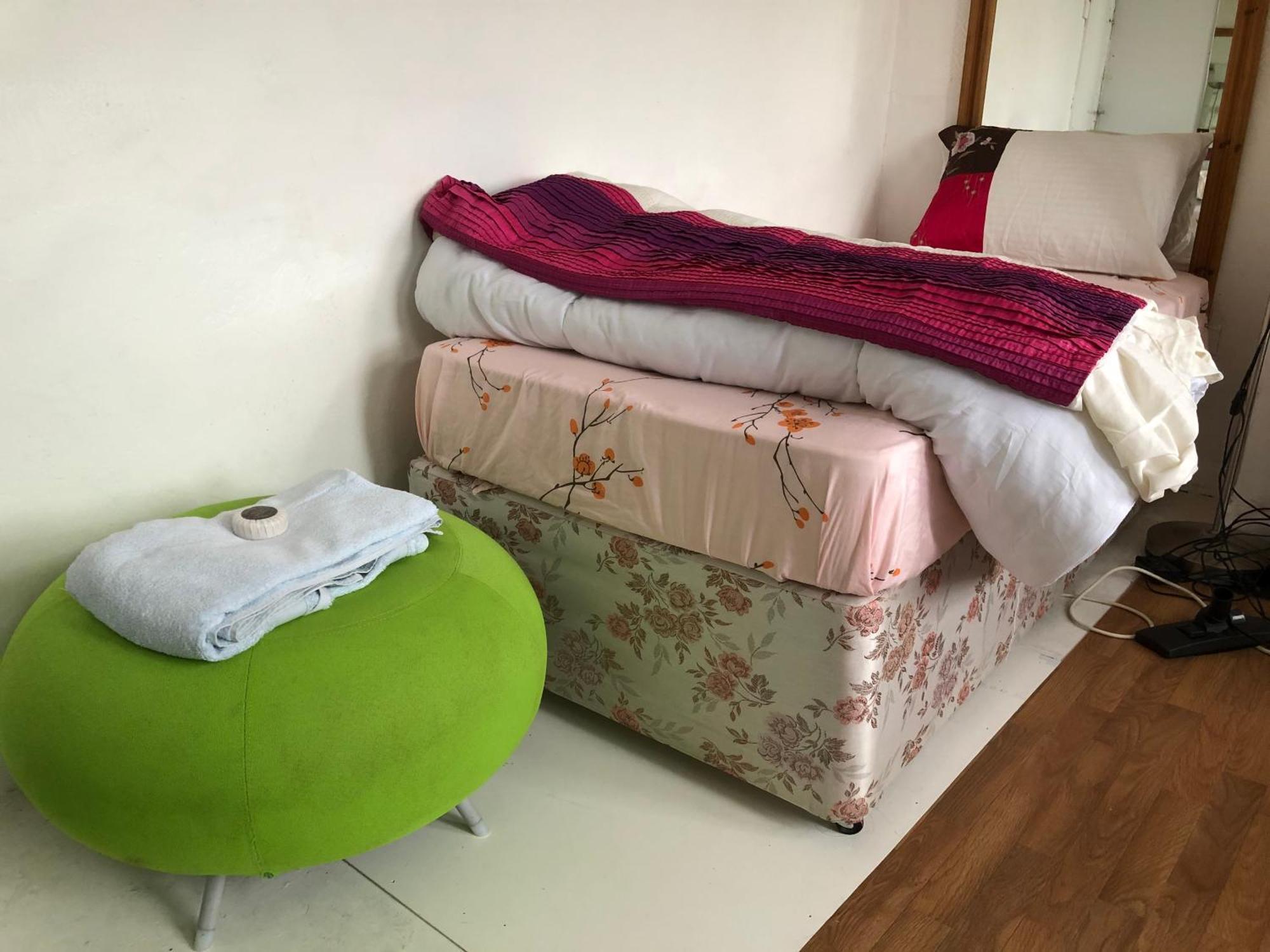 An Extra Large Room With Patio & Own Front Entrance Rotherham Rawmarsh Экстерьер фото